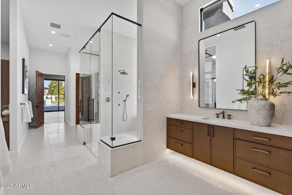 Image 35 of property listing at 9892 E CHARTER OAK Road, Scottsdale, AZ 85260