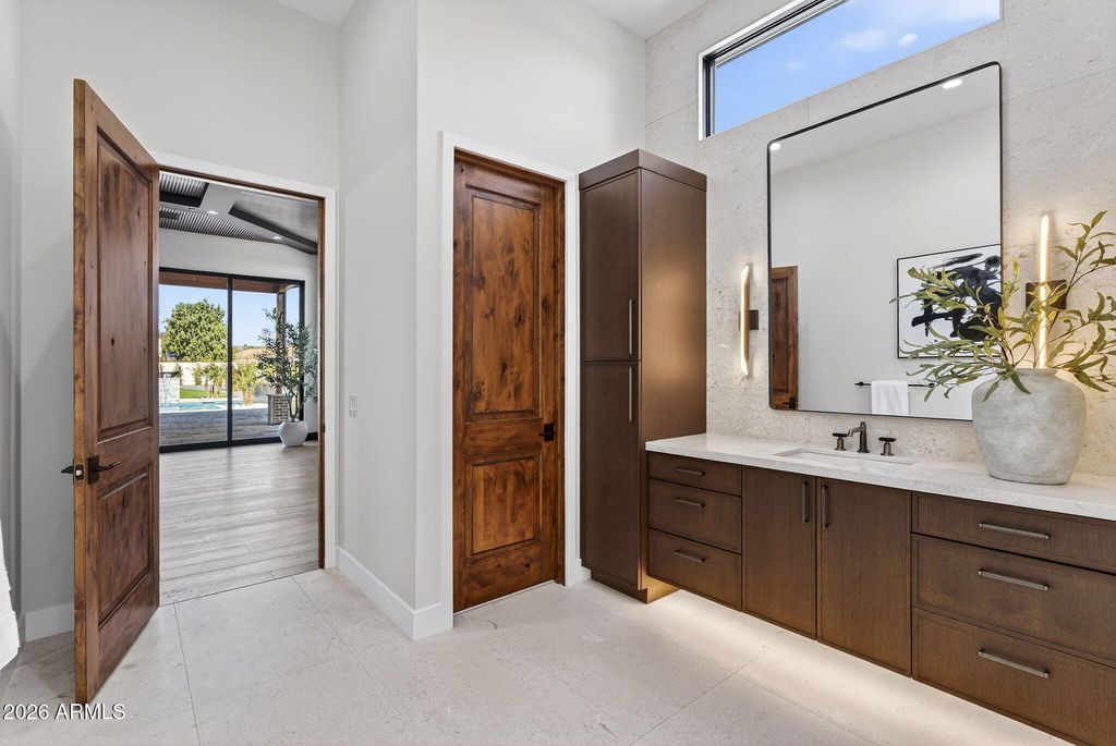 Image 36 of property listing at 9892 E CHARTER OAK Road, Scottsdale, AZ 85260