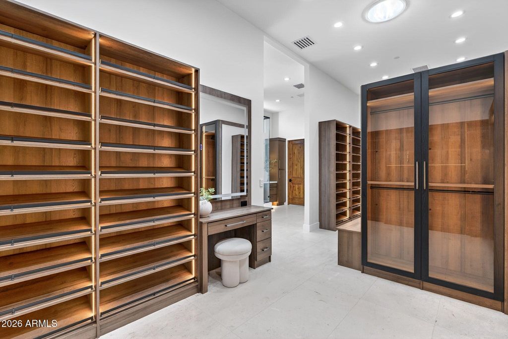 Image 40 of property listing at 9892 E CHARTER OAK Road, Scottsdale, AZ 85260