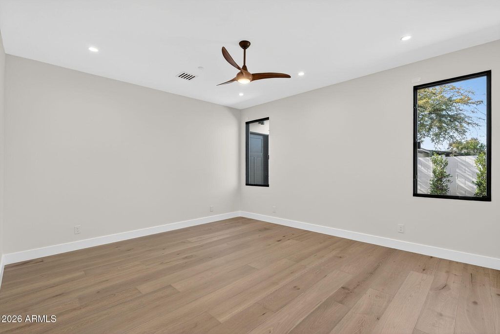 Image 41 of property listing at 9892 E CHARTER OAK Road, Scottsdale, AZ 85260