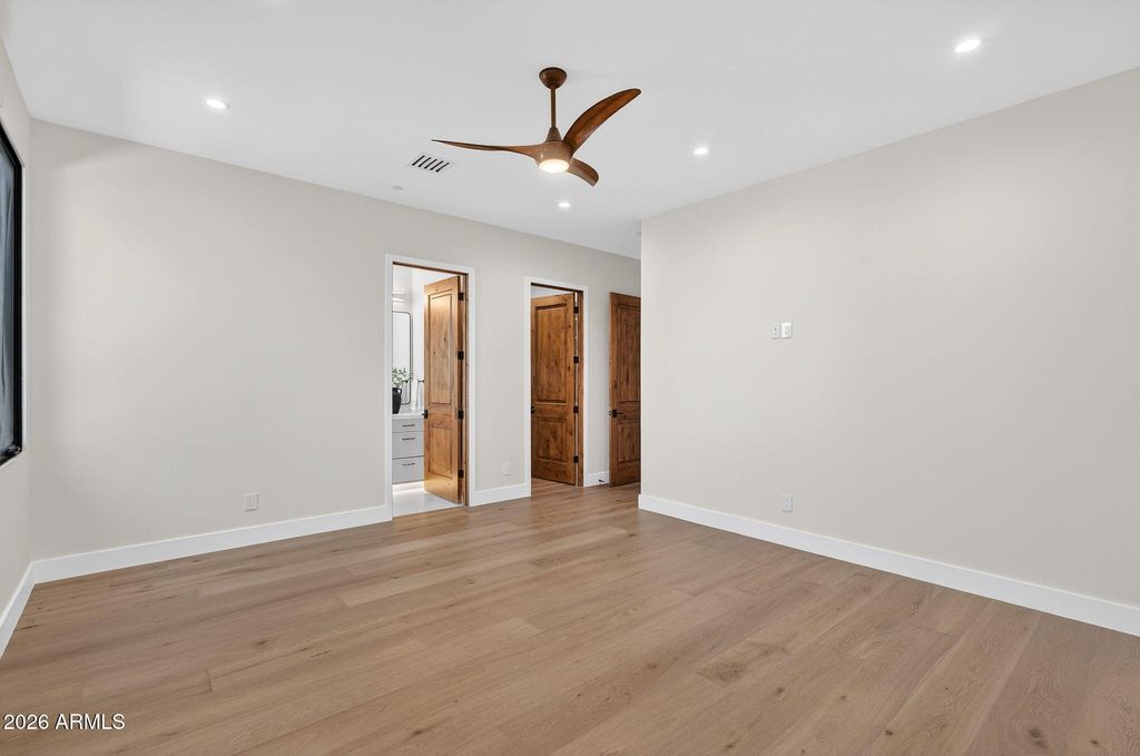 Image 42 of property listing at 9892 E CHARTER OAK Road, Scottsdale, AZ 85260