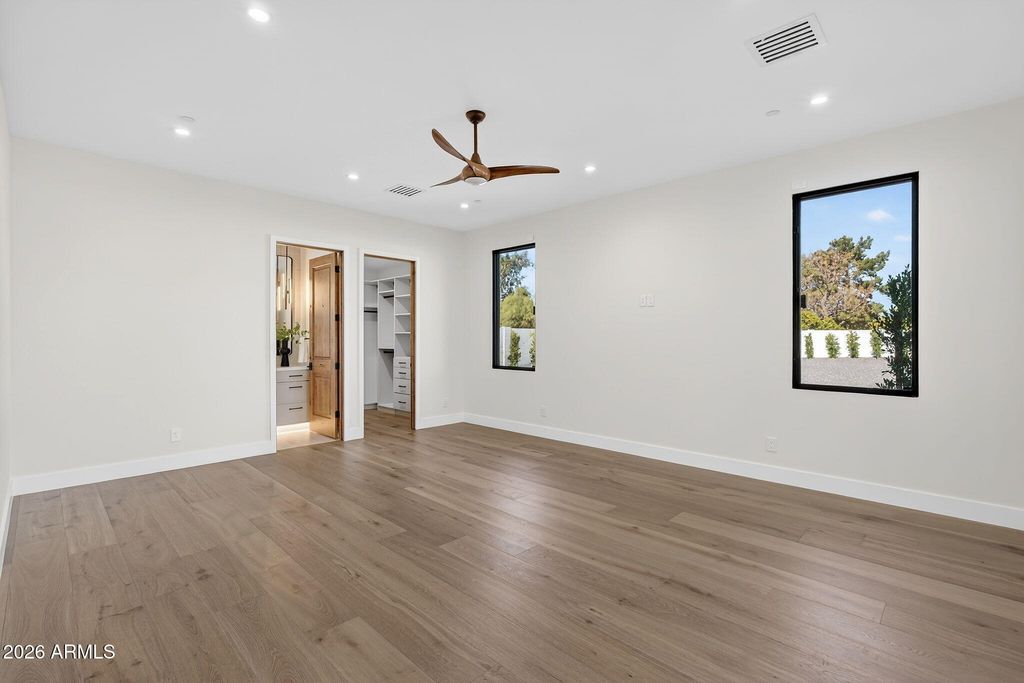 Image 53 of property listing at 9892 E CHARTER OAK Road, Scottsdale, AZ 85260