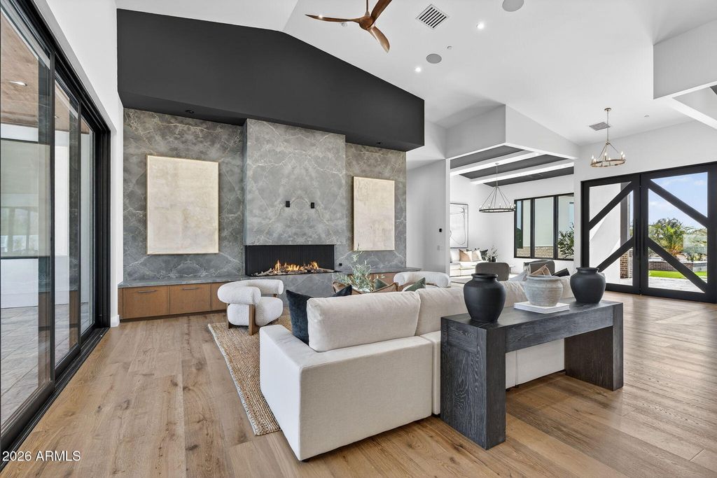 Image 6 of property listing at 9892 E CHARTER OAK Road, Scottsdale, AZ 85260