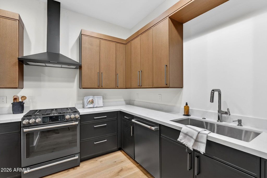 Image 60 of property listing at 9892 E CHARTER OAK Road, Scottsdale, AZ 85260