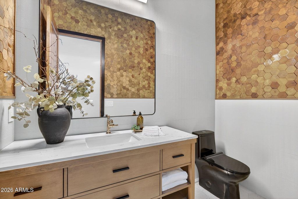 Image 61 of property listing at 9892 E CHARTER OAK Road, Scottsdale, AZ 85260