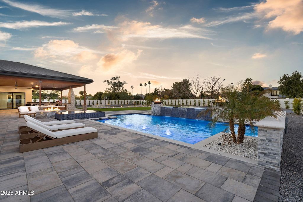 Image 68 of property listing at 9892 E CHARTER OAK Road, Scottsdale, AZ 85260