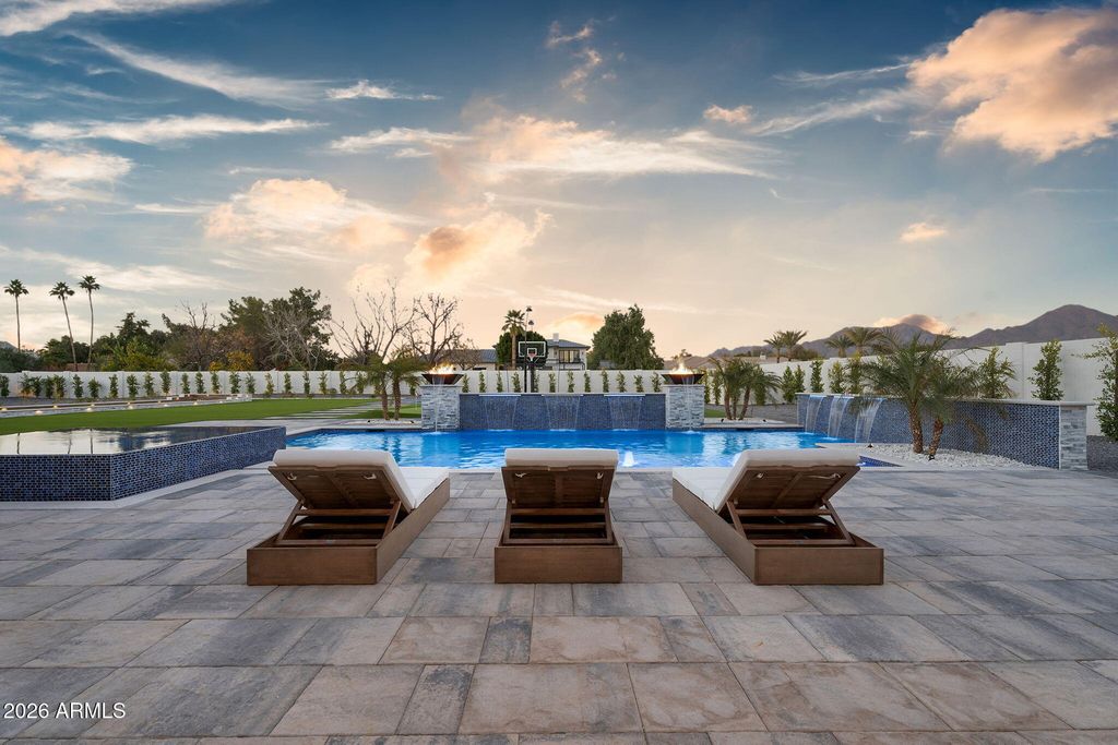 Image 70 of property listing at 9892 E CHARTER OAK Road, Scottsdale, AZ 85260