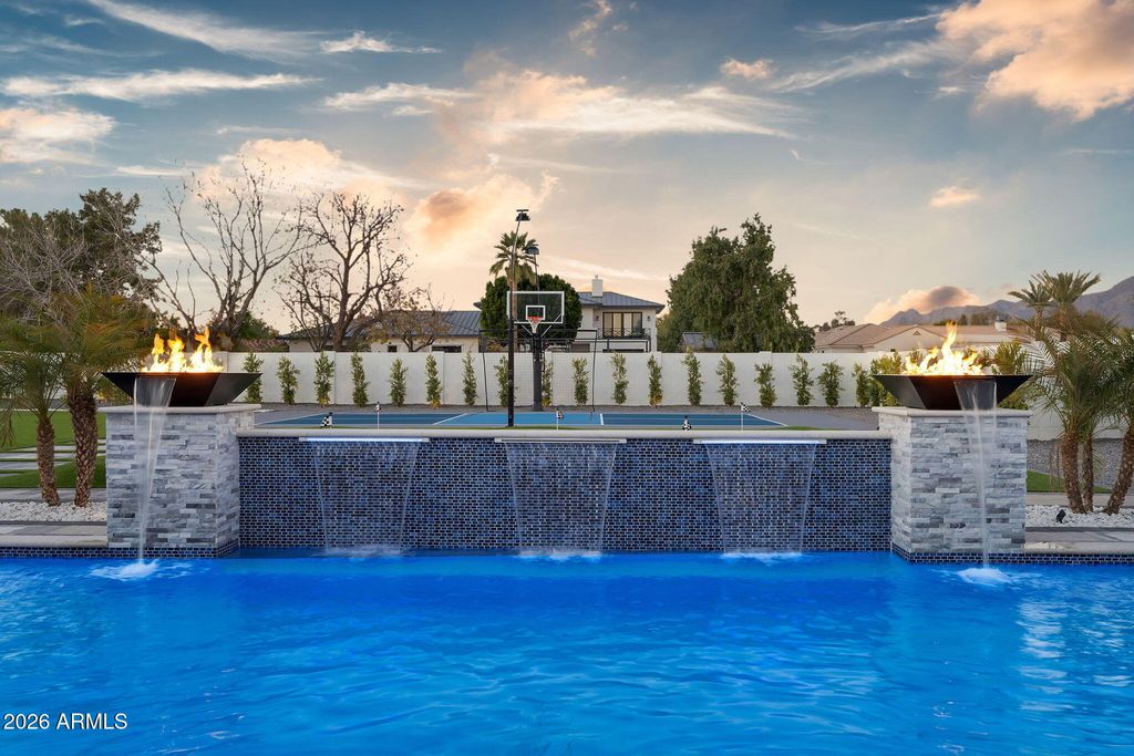 Image 71 of property listing at 9892 E CHARTER OAK Road, Scottsdale, AZ 85260