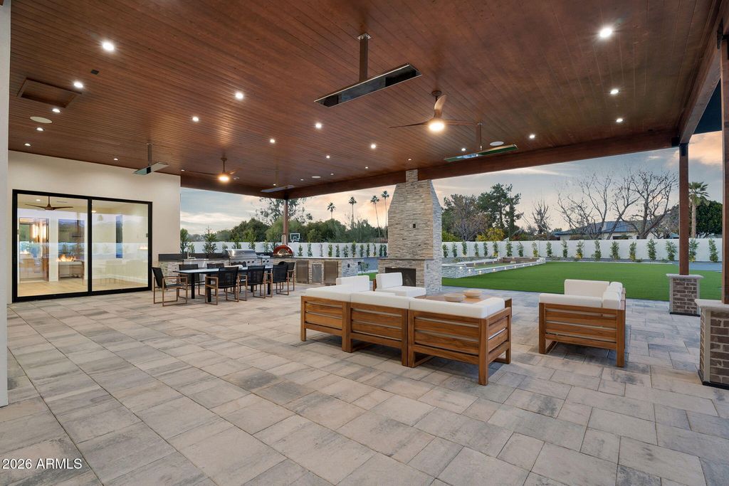 Image 74 of property listing at 9892 E CHARTER OAK Road, Scottsdale, AZ 85260