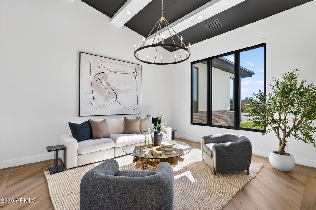 Image 9 of property listing at 9892 E CHARTER OAK Road, Scottsdale, AZ 85260