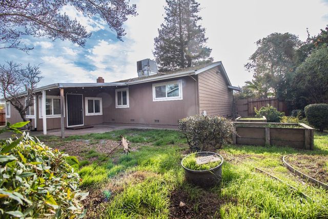 209 Ridge Dr, Lodi, CA 95240