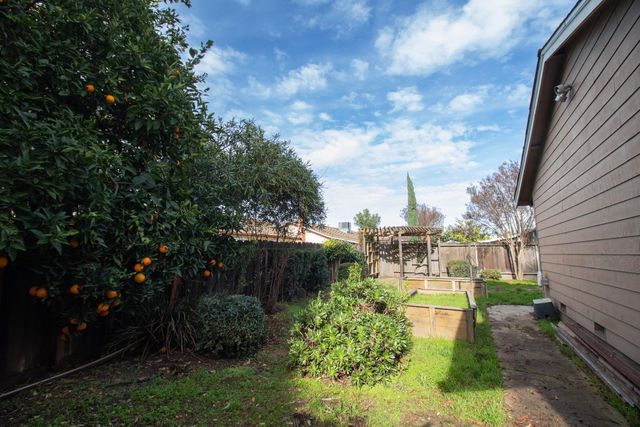 209 Ridge Dr, Lodi, CA 95240