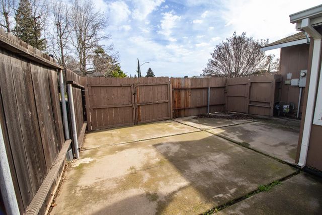 209 Ridge Dr, Lodi, CA 95240