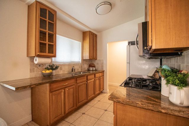 209 Ridge Dr, Lodi, CA 95240