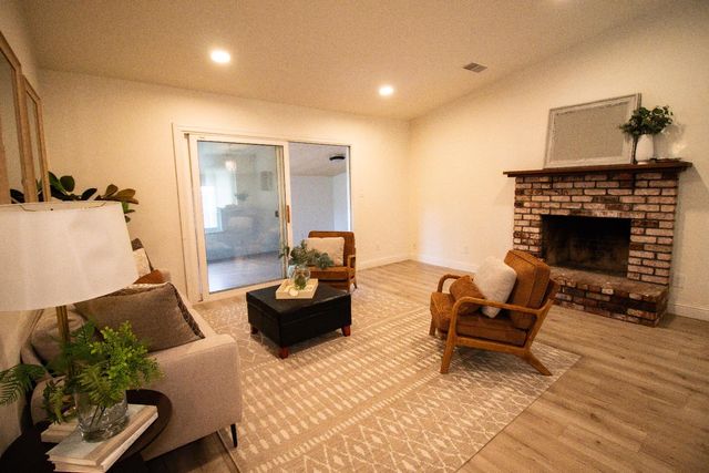 209 Ridge Dr, Lodi, CA 95240