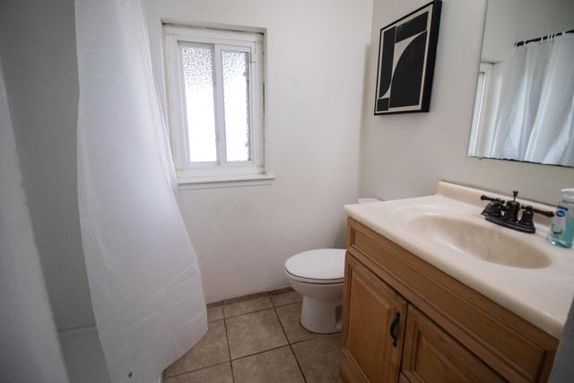 209 Ridge Dr, Lodi, CA 95240