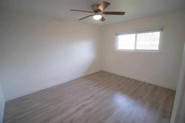 209 Ridge Dr, Lodi, CA 95240