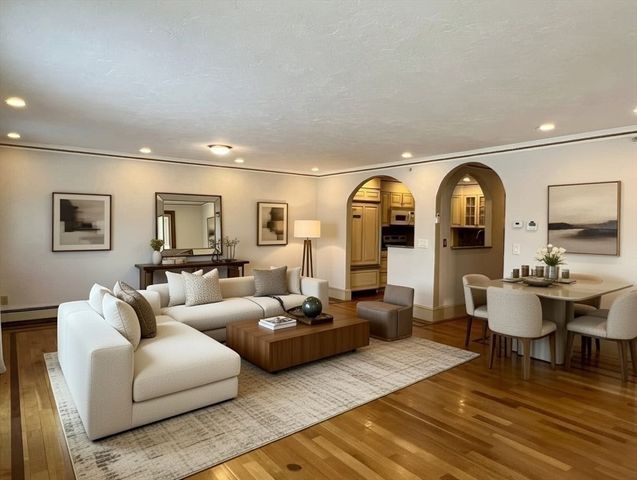 1002 Beacon St, Brookline, MA 02446