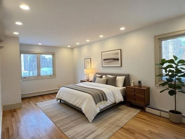 1002 Beacon St, Brookline, MA 02446