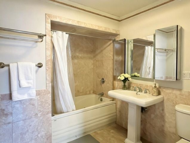 1002 Beacon St, Brookline, MA 02446