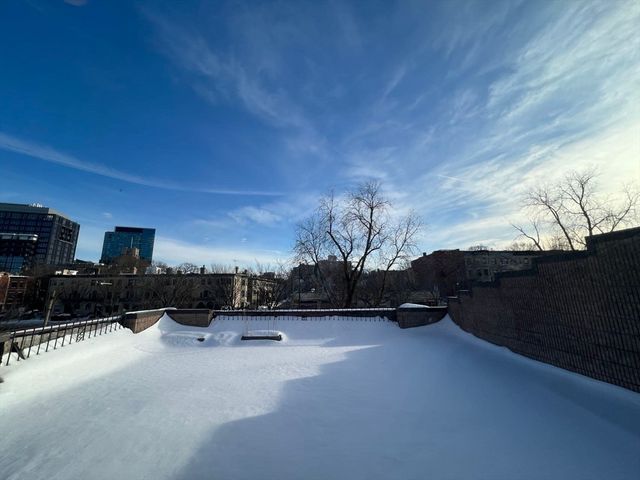 1002 Beacon St, Brookline, MA 02446