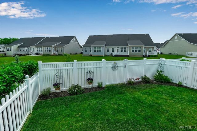 195 Stonebridge Road, Grand Island, NY 14072