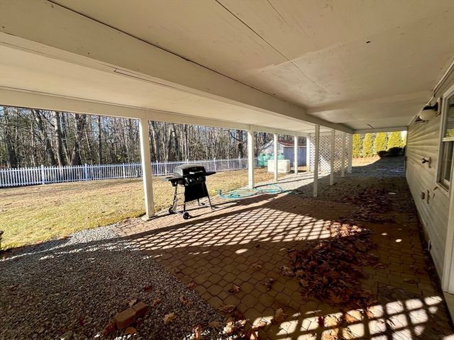 42 Arland Dr, Southbridge, MA 01550