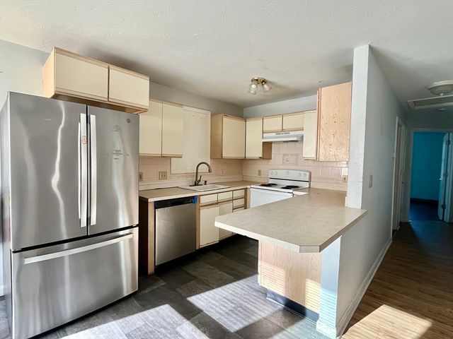 42 Arland Dr, Southbridge, MA 01550