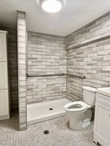 42 Arland Dr, Southbridge, MA 01550