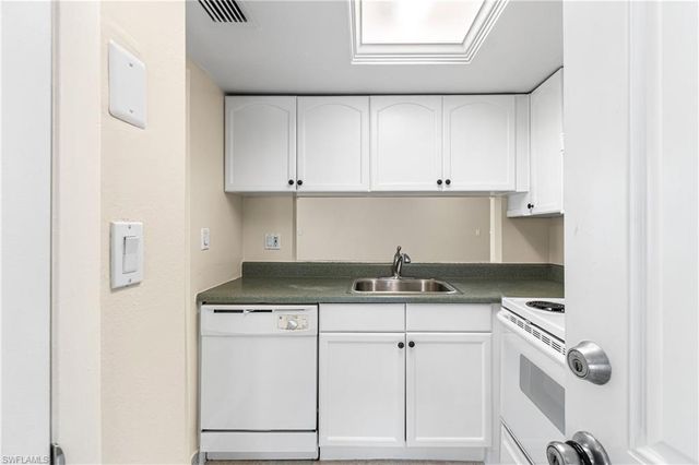5837 Queen Elizabeth WAY 3, Fort Myers, FL 33907