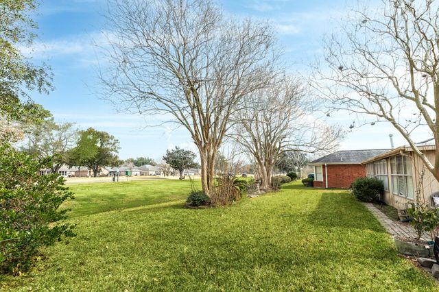 2819 S Peach Hollow Circle, Pearland, TX 77584