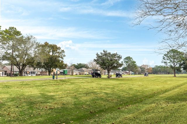 2819 S Peach Hollow Circle, Pearland, TX 77584