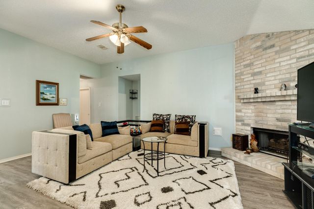 2819 S Peach Hollow Circle, Pearland, TX 77584