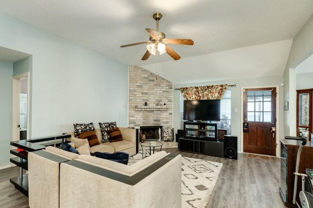 2819 S Peach Hollow Circle, Pearland, TX 77584