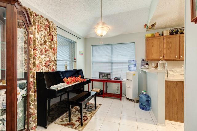 2819 S Peach Hollow Circle, Pearland, TX 77584