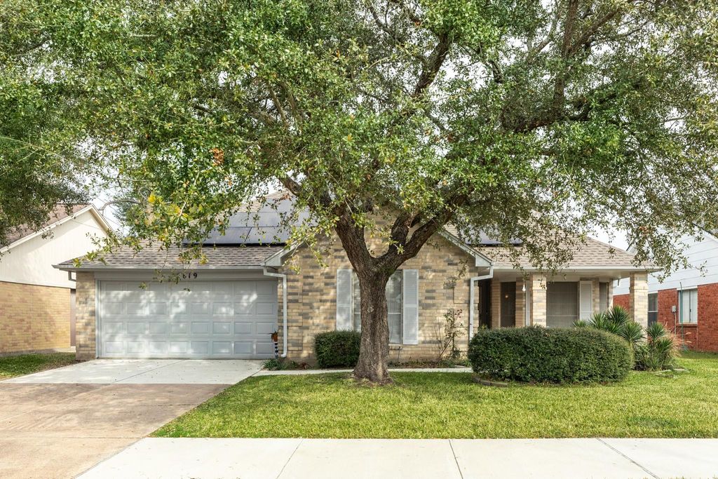 2819 S Peach Hollow Circle, Pearland, TX 77584