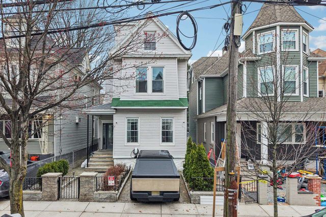 31 47TH ST, Weehawken, NJ 07086