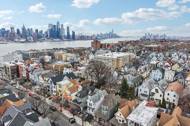 31 47TH ST, Weehawken, NJ 07086