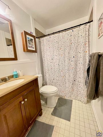 2605 SW Indian Trail, Topeka, KS 66614