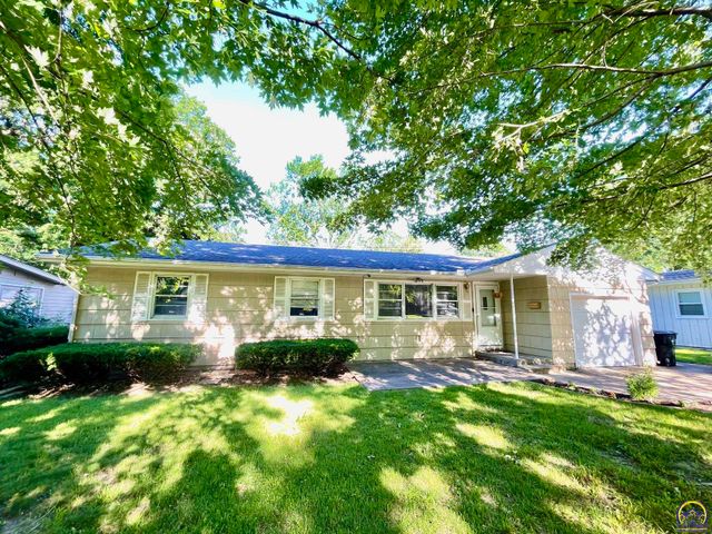 2605 SW Indian Trail, Topeka, KS 66614