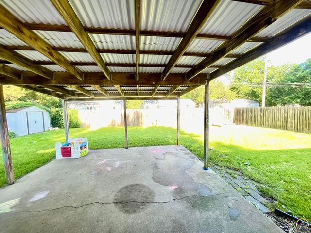 2605 SW Indian Trail, Topeka, KS 66614