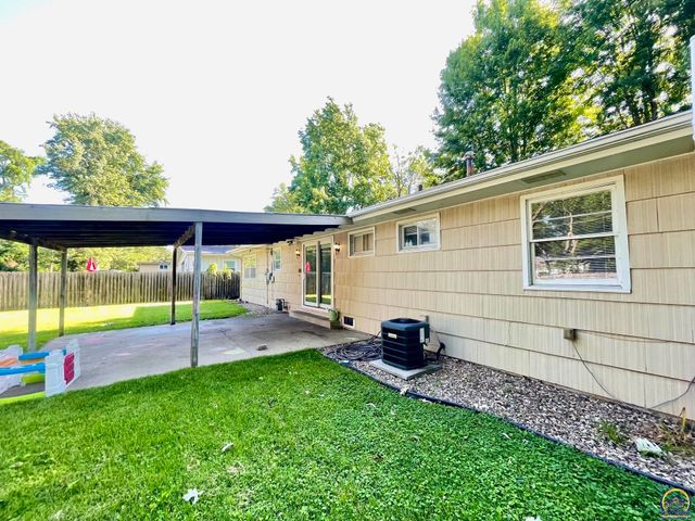 2605 SW Indian Trail, Topeka, KS 66614