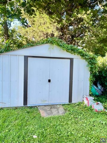 2605 SW Indian Trail, Topeka, KS 66614