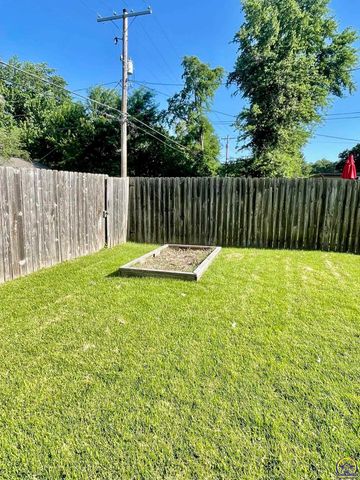 2605 SW Indian Trail, Topeka, KS 66614
