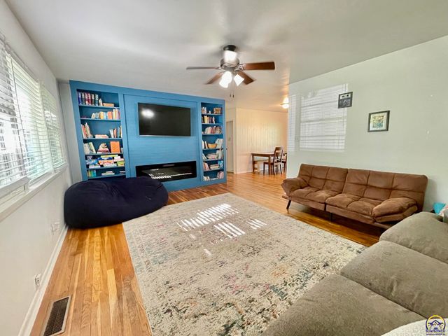 2605 SW Indian Trail, Topeka, KS 66614