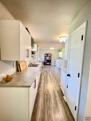 2605 SW Indian Trail, Topeka, KS 66614