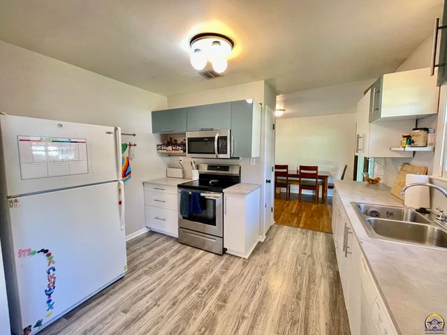 2605 SW Indian Trail, Topeka, KS 66614
