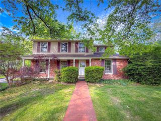 3 Eton Rd, Upper St Clair, PA 15241