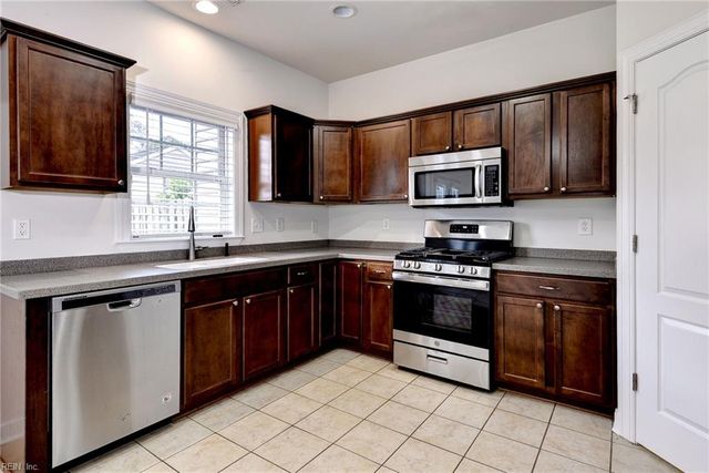 225 Quarterpath RD, Williamsburg, VA 23185