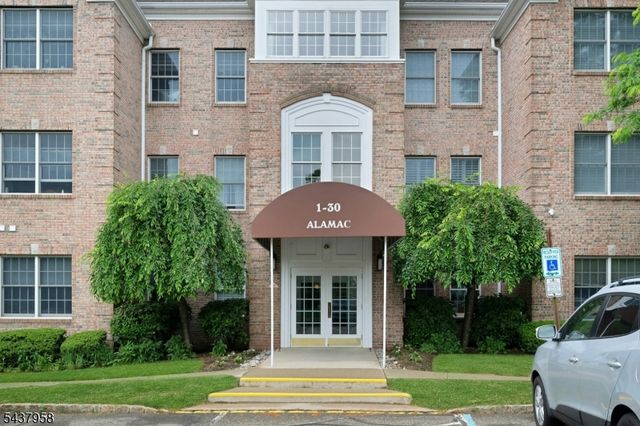 17 Ridgeview Ln, Mount Arlington Boro, NJ 07856
